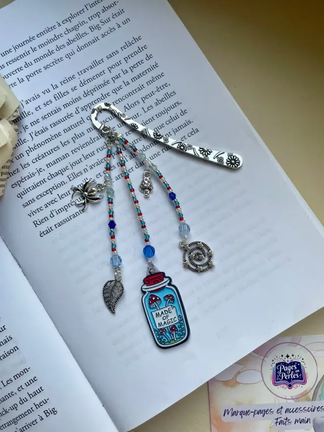 Pages en perles champignon bleu marque-page fait main