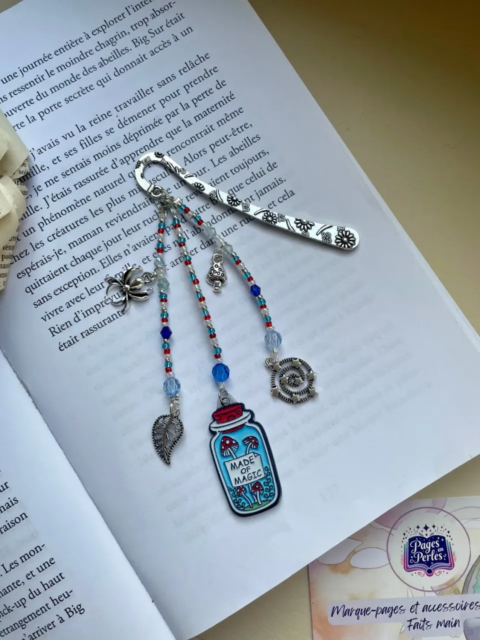 Pages en perles champignon bleu marque-page fait main