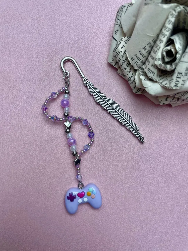 Pages en perles manette violet marque-page fait main