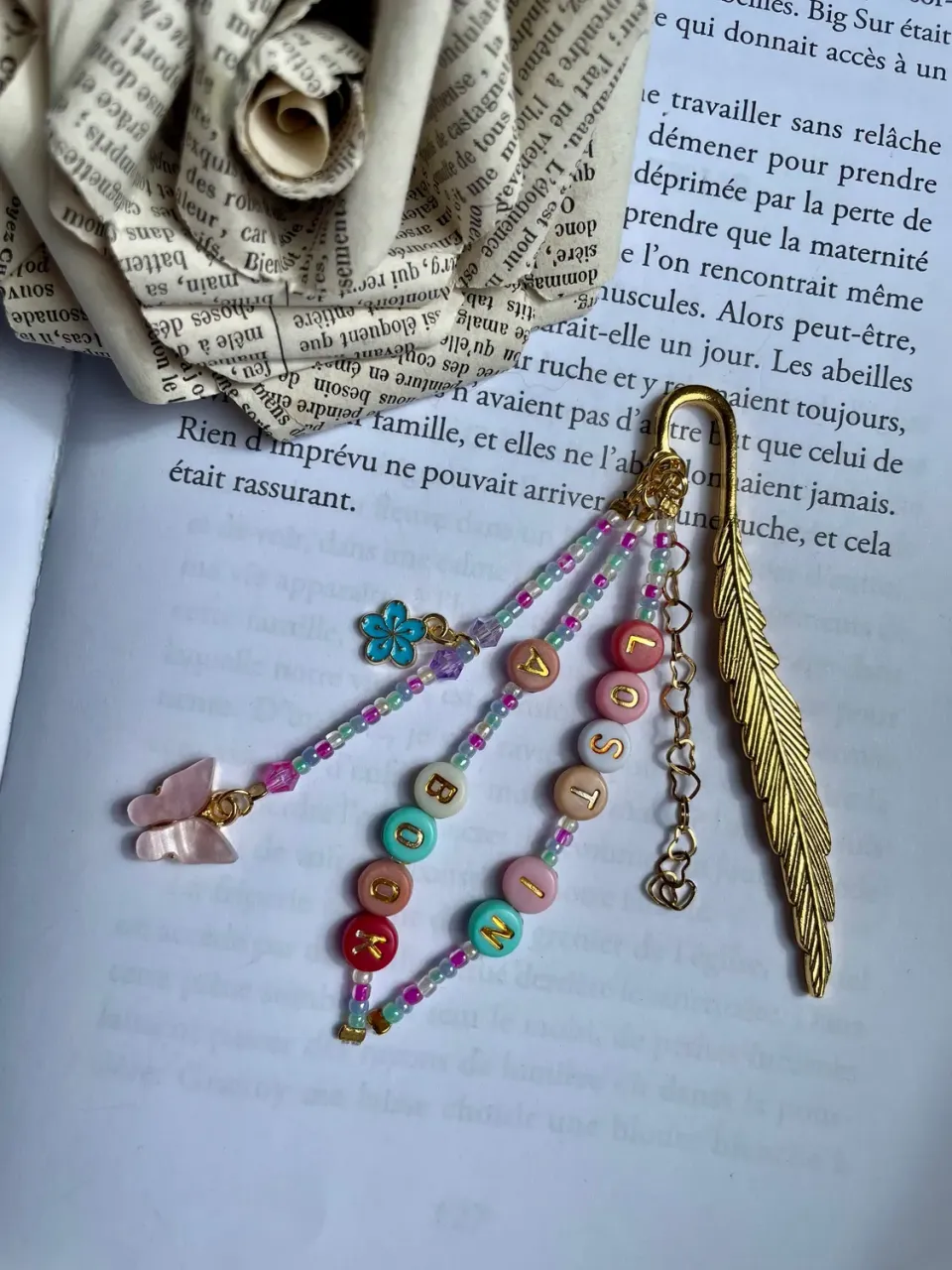 Pages en perles Lost in a book marque-page fait main