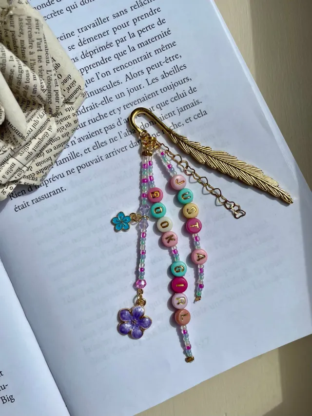 Pages en perles Just a book girl marque-page fait main